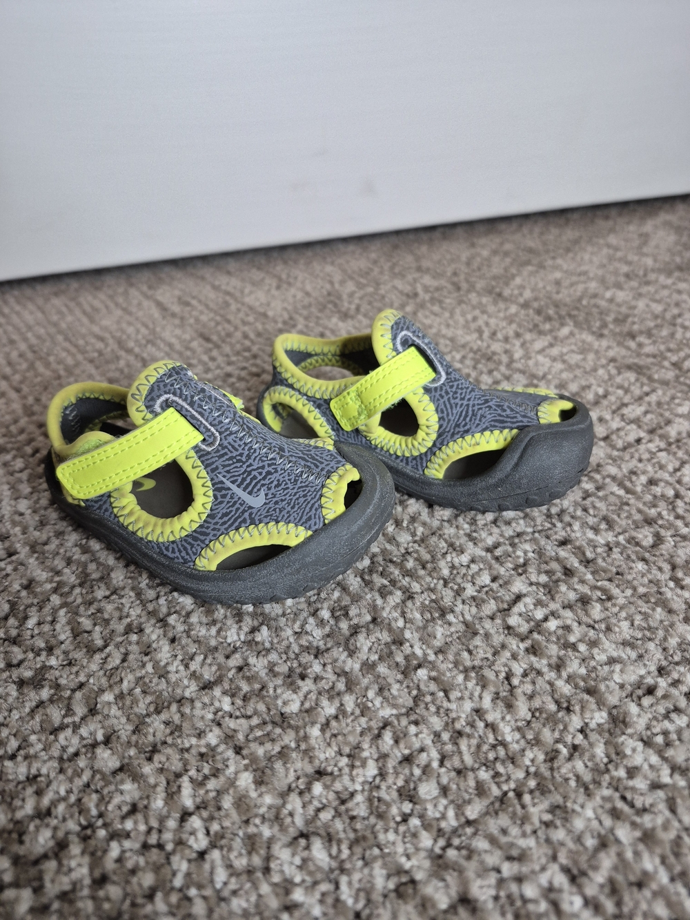 Nike Kids Grey and Neon Yellow Closed-Toe Sandals